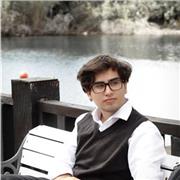 Estudiante de música de la U. Adventista con estudios de guitarra en República Checa